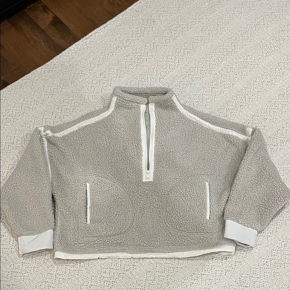 Cozy Women's Quarter-Zip Sherpa Pullover - Light beige